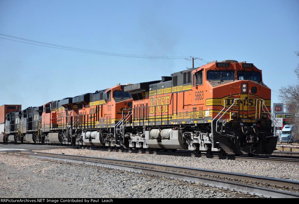 Eastbound intermodal comes around the curve